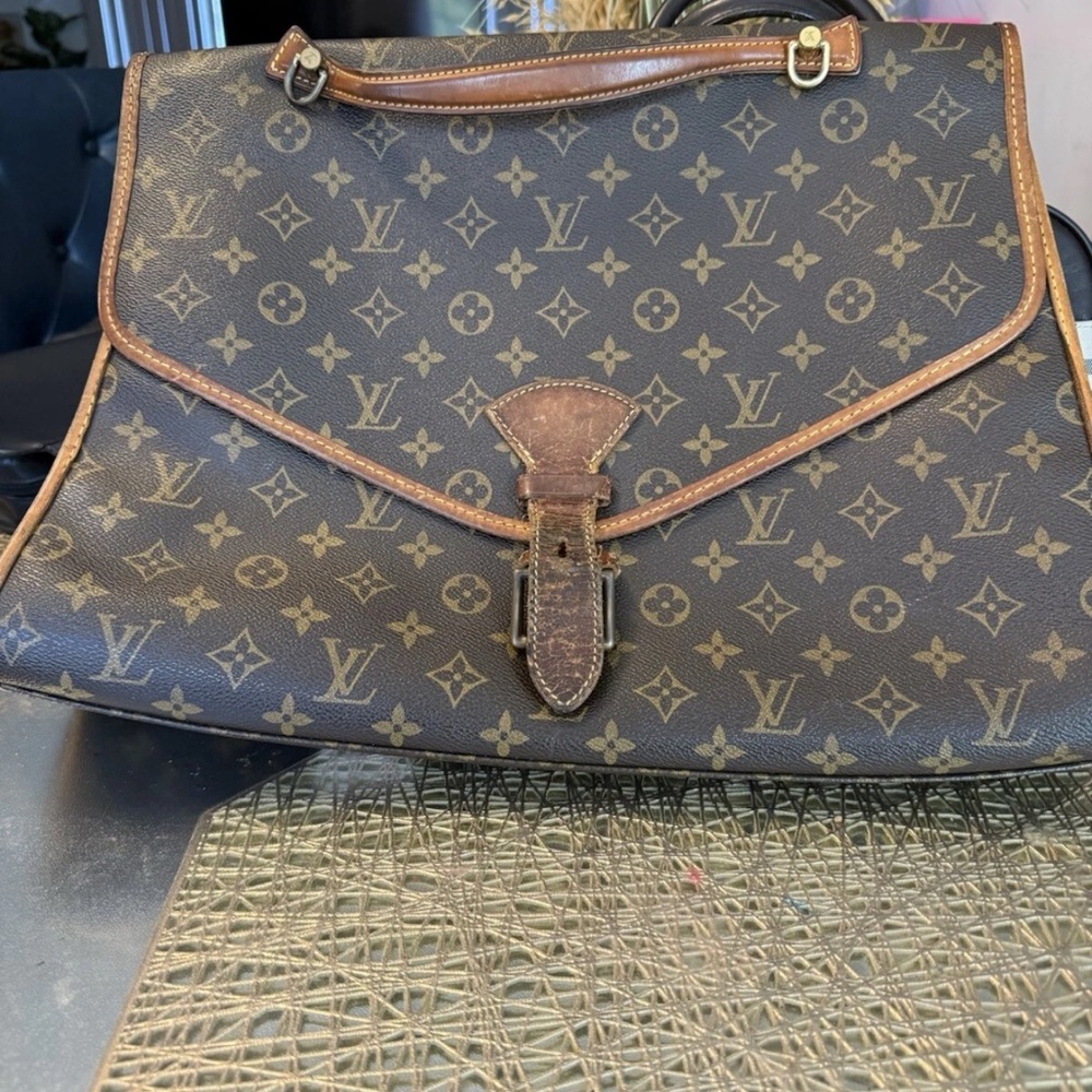 LOUIS VUITTON Monogram Beverly GM Briefcase